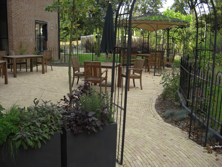 Heemstede doorkijk terras richting prieel